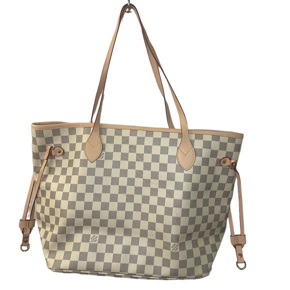 Reposhing, excellent condition never full LV bag. Minor stains. ALL SHIPS FREE - Picture 2 of 6